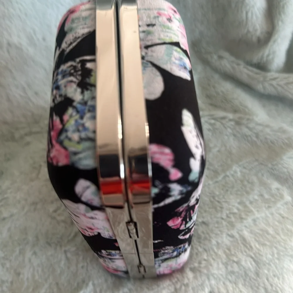 NWT White House Black Market Floral Clutch - Picture 5 of 15
